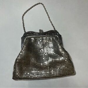Vintage Whiting And Davis Silver Mesh Hand Bag Coin Purse Glomesh. Pre-owned
